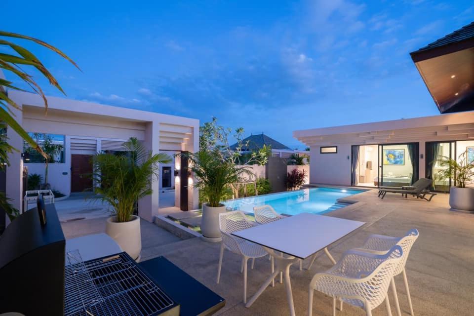 Gold chariot pool villa Phuket Esterno foto